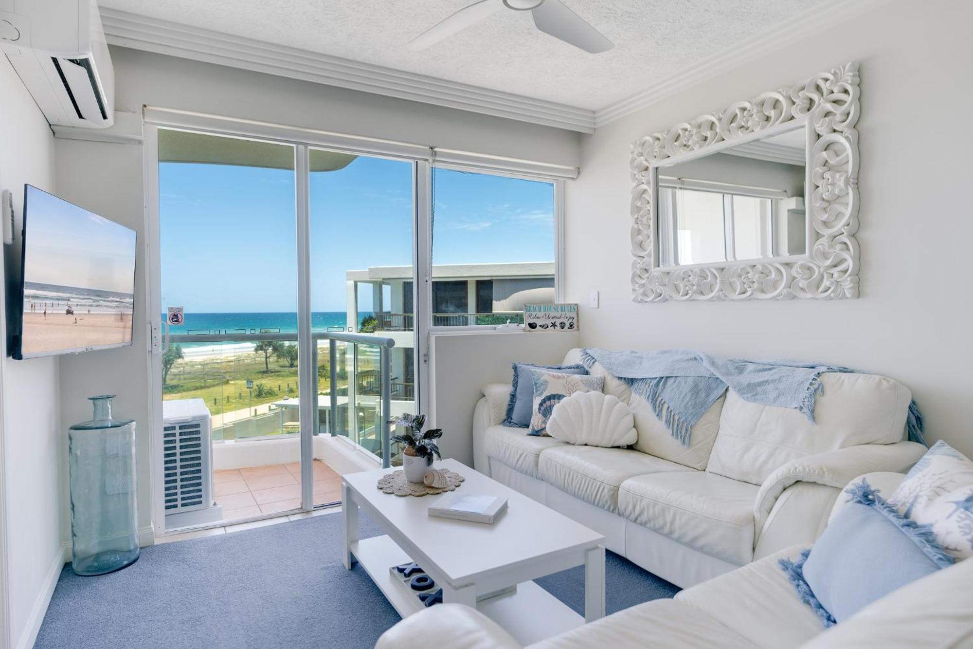 Waterfront 1-bedroom Retreat With Stunning Views Apartment