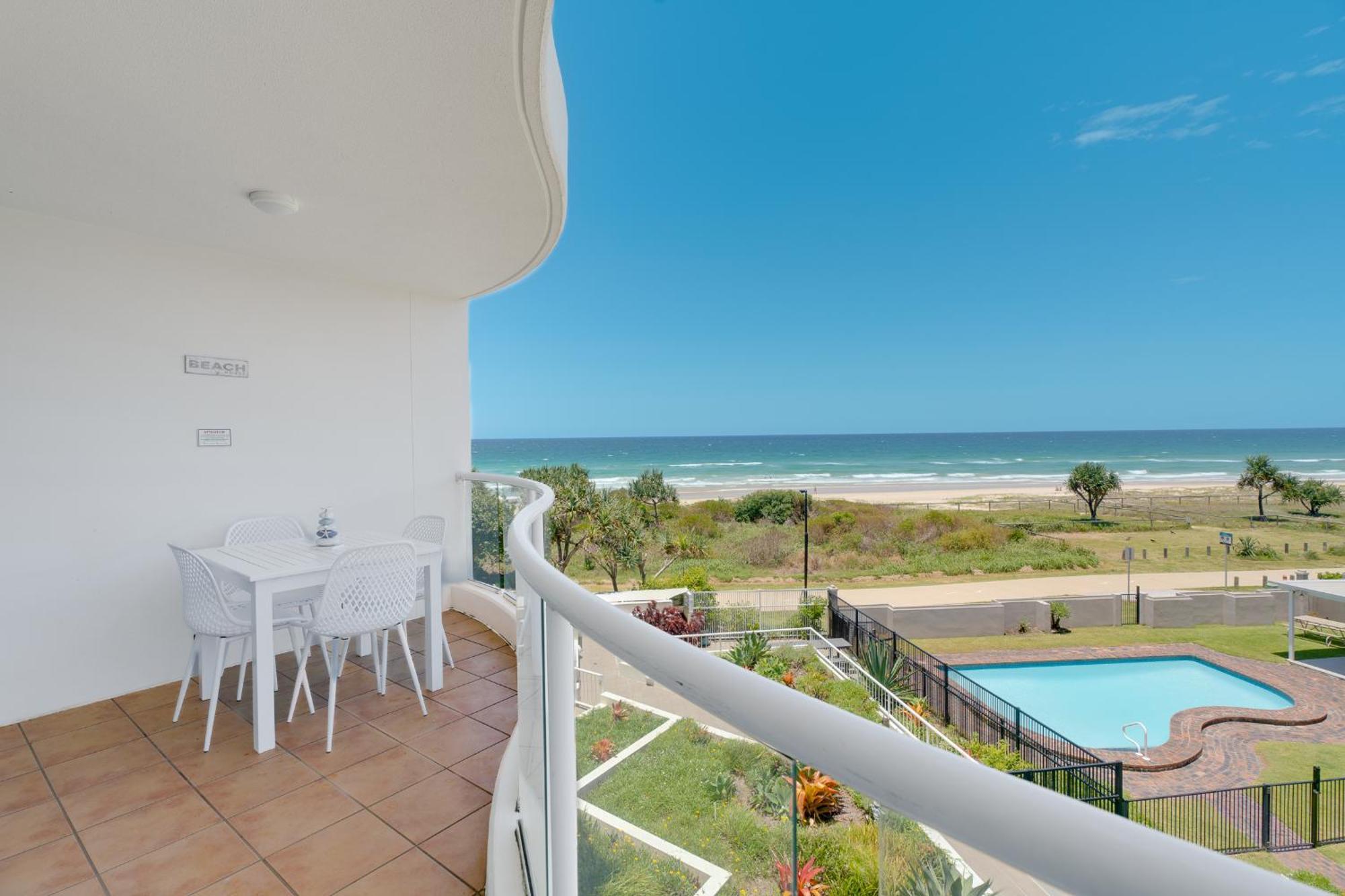 Waterfront 1-bedroom Retreat With Stunning Views Apartment Gold Coast