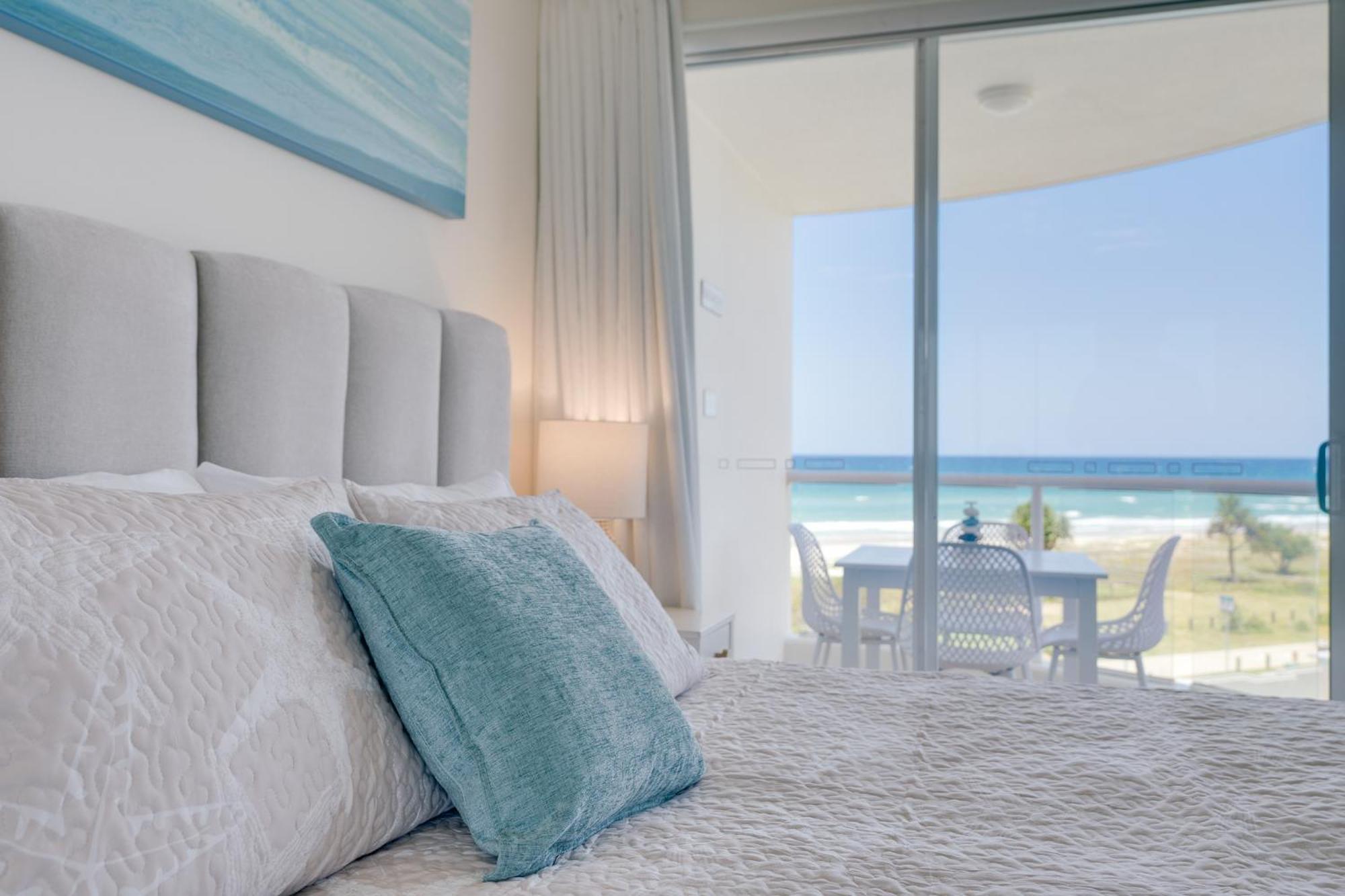 Apartment Waterfront 1-bedroom Retreat With Stunning Views *