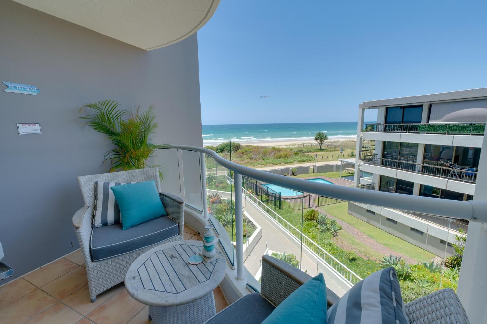 Waterfront 1-bedroom Retreat With Stunning Views Apartment