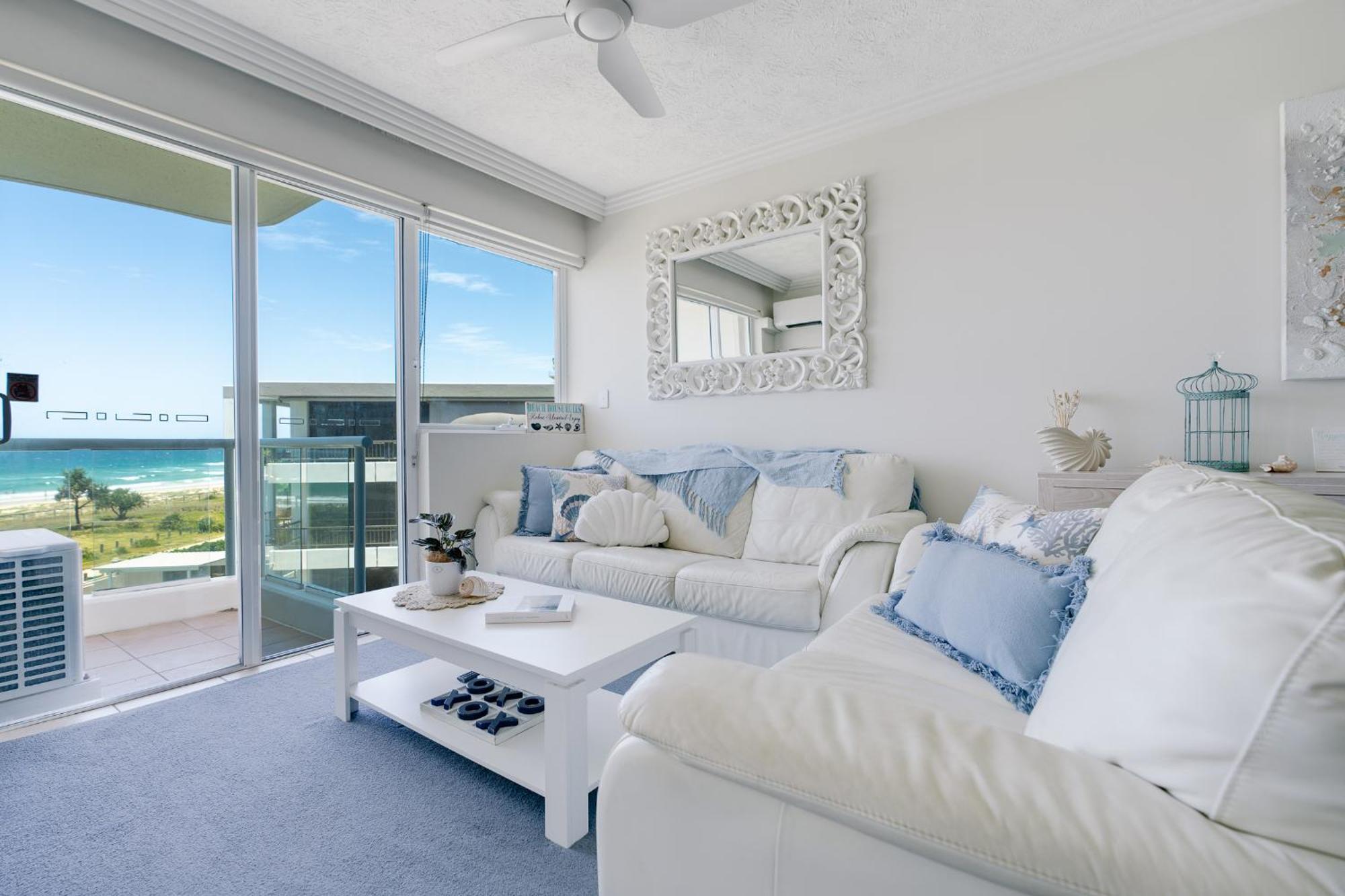 Apartment Waterfront 1-bedroom Retreat With Stunning Views